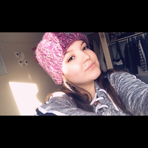 Meet your Posher, Analey - Picture 2 of 3